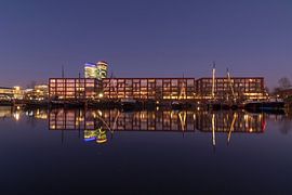 Utrecht am Abend: Veilinghaven oder Parkhaven, Wohnungen und historische Schiffe sowie die Zentrale  von Russcher Tekst & Beeld