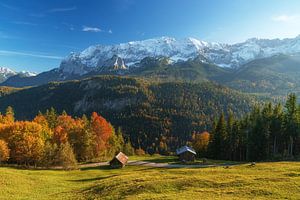Wandern in Bayern auf dem Eckbauer mit Blick auf das Wettersteingebirge