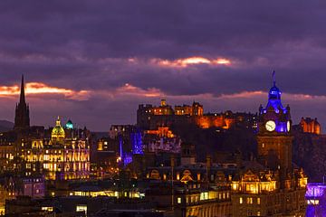 Edinburgh mit Uhrenturm und Schloss des Balmoral Hotels, Edinburgh