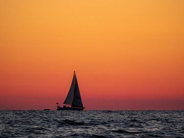 Zeilboot bij zonsondergang van calvaine8