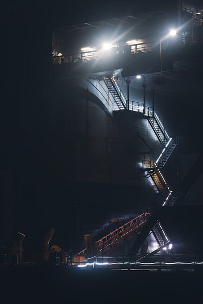 Die Treppe zur Dunkelheit von Photo_Minuscule