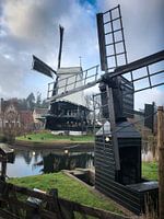 Hollandse luchten en twee molens,