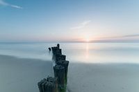the sun sinks into the sea