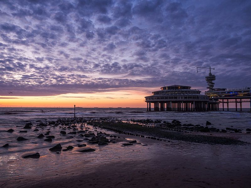 Scheveningen während der blauen Stunde von Kayleigh Heppener