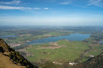 Vue sur le lac Forggensee, Neuschwanstein, Schwangau sur Leo Schindzielorz