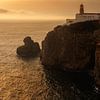 Goldener Sonnenuntergang am Cabo de São Vicente an der Algarve von Melissa Peltenburg