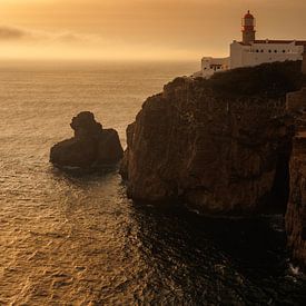 Coucher de soleil doré à Cabo de São Vicente, en Algarve sur Melissa Peltenburg