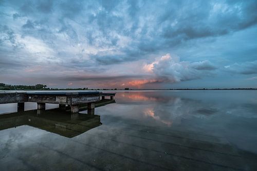 zonsondergang aan de reeuwijkse plassen.