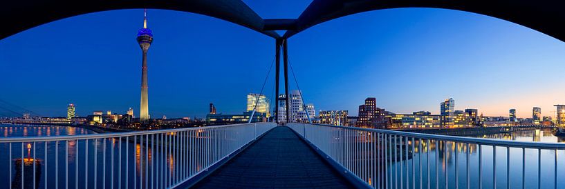 Düsseldorf - Media Harbour by Volker Banken