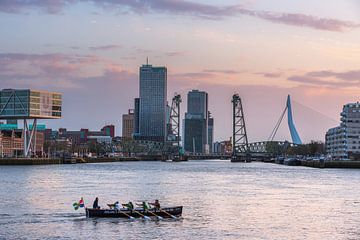 Kanoe in de Koningshaven van Prachtig Rotterdam