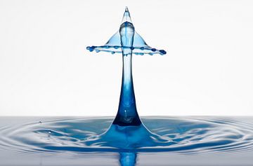 Blauer Wassertropfen in Form eines spitzen Lampenschirms von Focco van Eek
