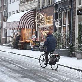 Cyclist in snow by Pauline Bergsma