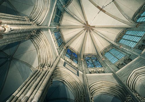 Kerkkoepel vanuit uniek oogpunt.