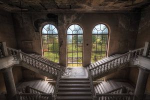 Cage d'escalier abandonnée sur Maikel Brands