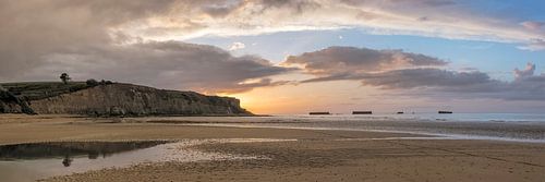 Zonsondergang bij Arromanches-Les-Bains (Normandie, Frankrijk)