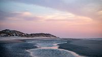Sonnenuntergang bei Paal 7 am Strand von Terschelling Nr. 1 von Alex Hamstra Miniaturansicht