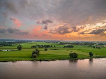 IJssellandschap tijdens zonsondergang van bovenaf gezien van Sjoerd van der Wal Fotografie