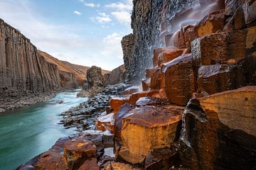 The many colors of the Studlagil valley