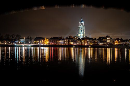 Abendliches Stadtbild von Deventer entlang der IJssel