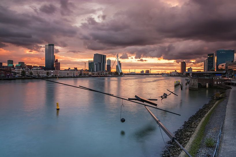 Ciel menaçant au-dessus de Rotterdam par Ilya Korzelius