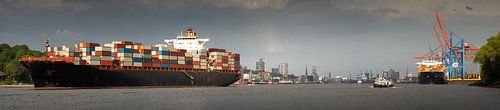 Large panorama of the port of Hamburg