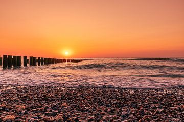 Sunset Domburg with shells and breakwaters by Rick van de Kraats