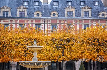 Herfst op Place des Vosges, Parijs van Christian Müringer