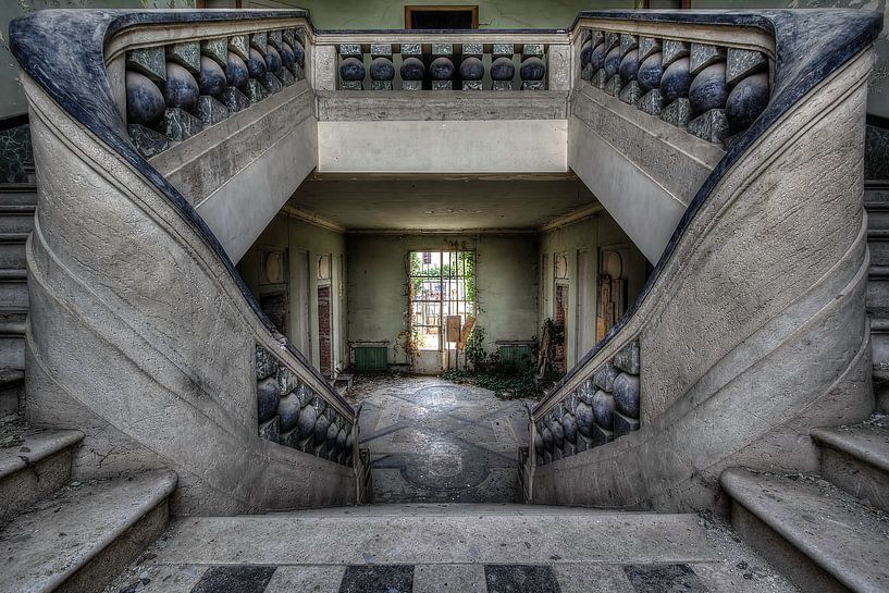Traphal in abandoned orphanage by Steve Mestdagh