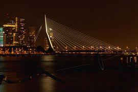 Rotterdam in de avond uren van Rob Saly