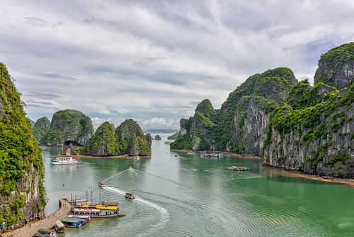 Ha Long Bucht, Vietnam von Richard van der Woude