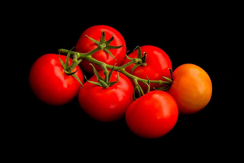 Vine tomatoes up close by Ruud Morijn