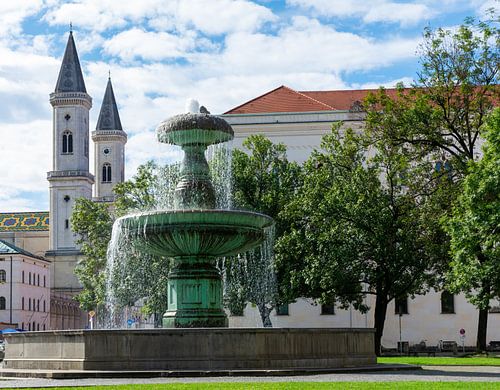 Fontein aan de Ludwig Maximilian Universiteit in München