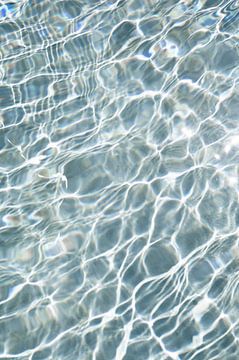 Abstract zomer water patroon in zwembad art print - pastel reisfotografie