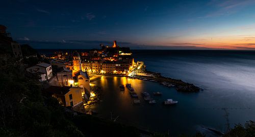 Cinque Terre in der Dunkelheit von Damien Franscoise