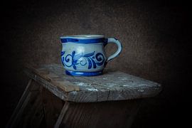 Delft blue jug on wooden painter's ladder. by Manon Moller Fotografie