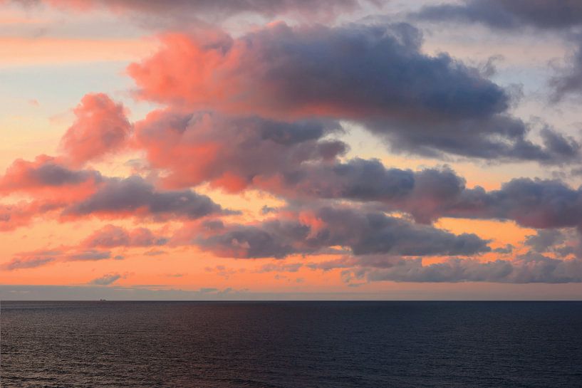 Last sun over the sea by Gisela Scheffbuch