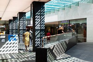 Bahnhof Eindhoven Neubauarchitektur mit Schattenwirkung