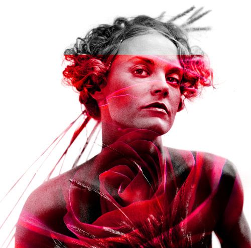 Fantasierijk wezen in een rode cocon