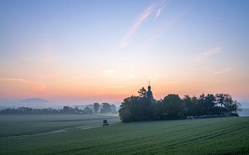 Thüringer weiden aan het begin van de dag, Eifel, Rijnland-Palts, Duitsland van Alexander Ludwig