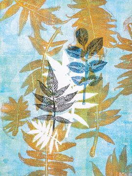 Compositie van bladeren op blauwe achtergrond van Lida Bruinen