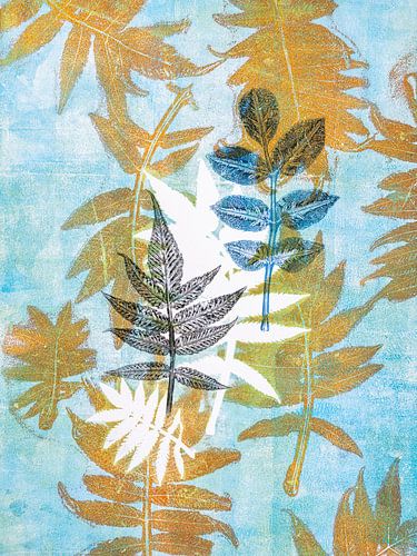 Compositie van bladeren op blauwe achtergrond