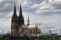 La cathédrale de Cologne sur fond de ciel dramatique