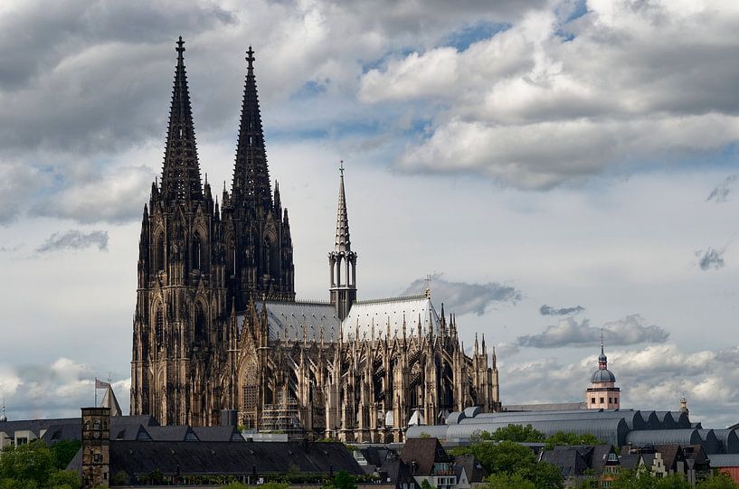 La cathédrale de Cologne sur fond de ciel dramatique par Gerd Harder