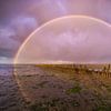 Regenboog boven de Waddenzee van Bas Meelker
