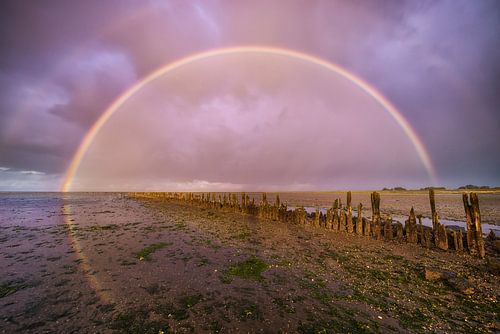 Regenboog boven de Waddenzee