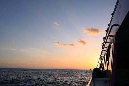 bateau coucher de soleil