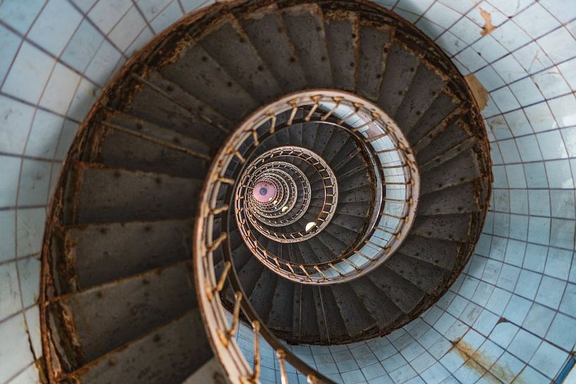Endless lighthouse in France by Martijn Joosse