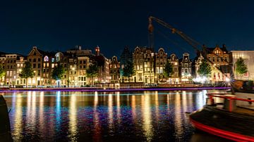 Amsterdam bij nacht van Mick de Jong