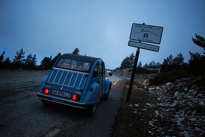 Croisière avec une 2CV en Provence France. Magnifiques routes sinueuses avec de superbes vues. On ne par Martijn Bravenboer