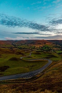 Engeland - Twisty Road, Peak Disctrict van Marco Scheurink